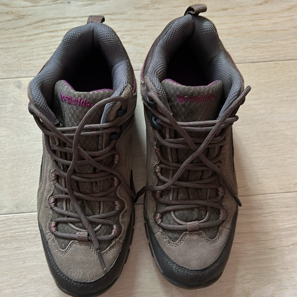 Northside hiking boots size 9